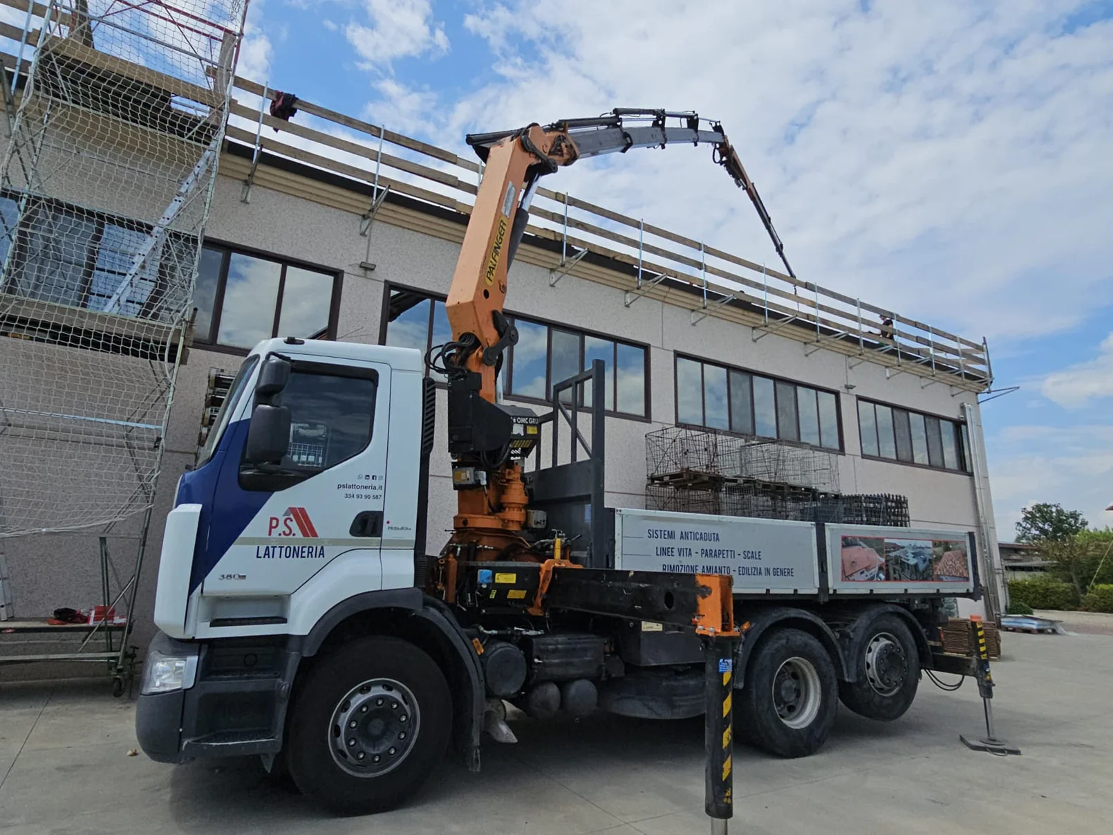 Camion gru PS Lattoneria