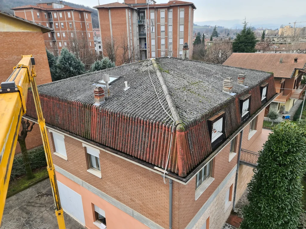 Copertura del fabbricato prima dell’intervento di rifacimento