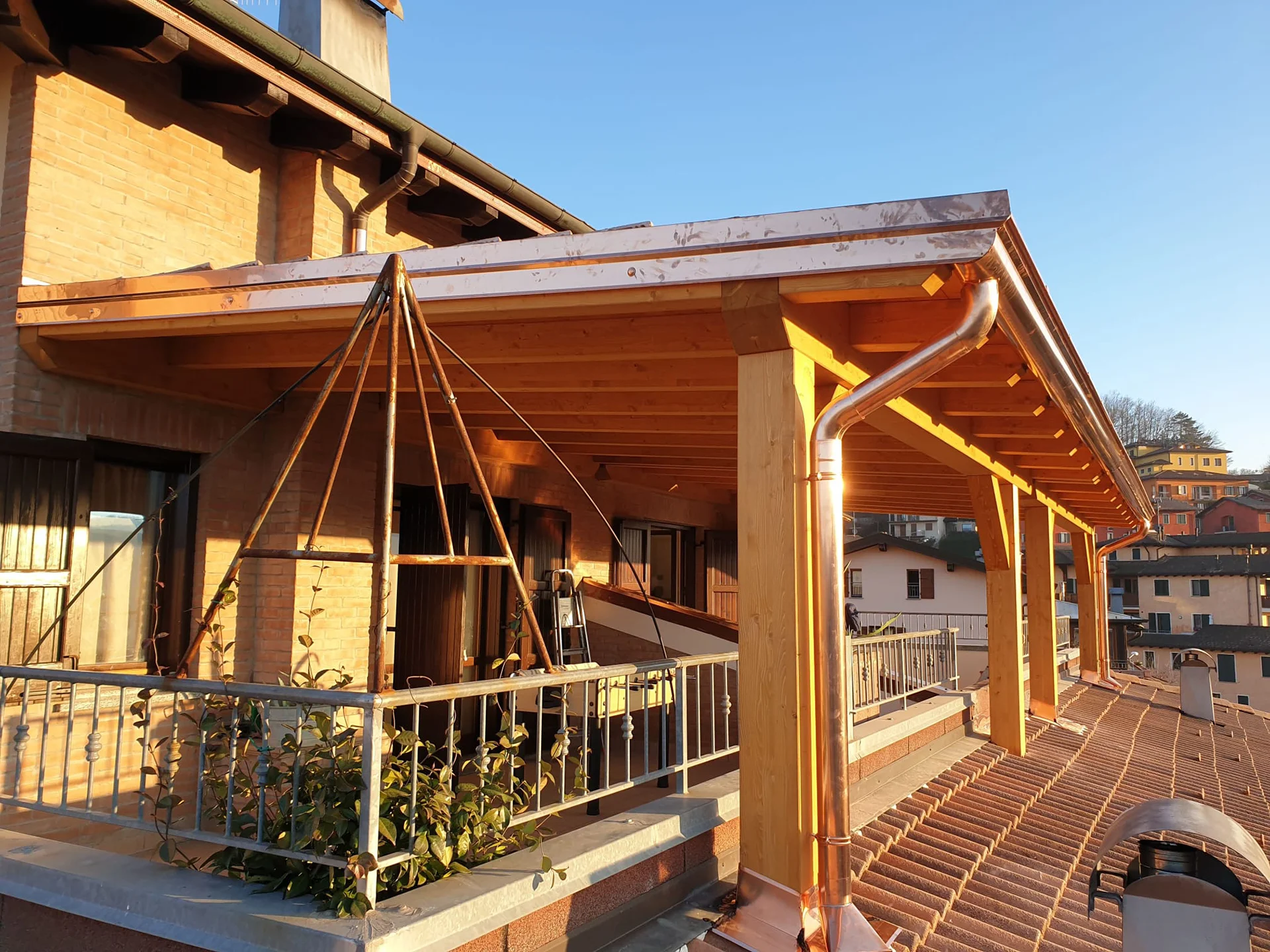 Porticato in legno realizzato su un terrazzo