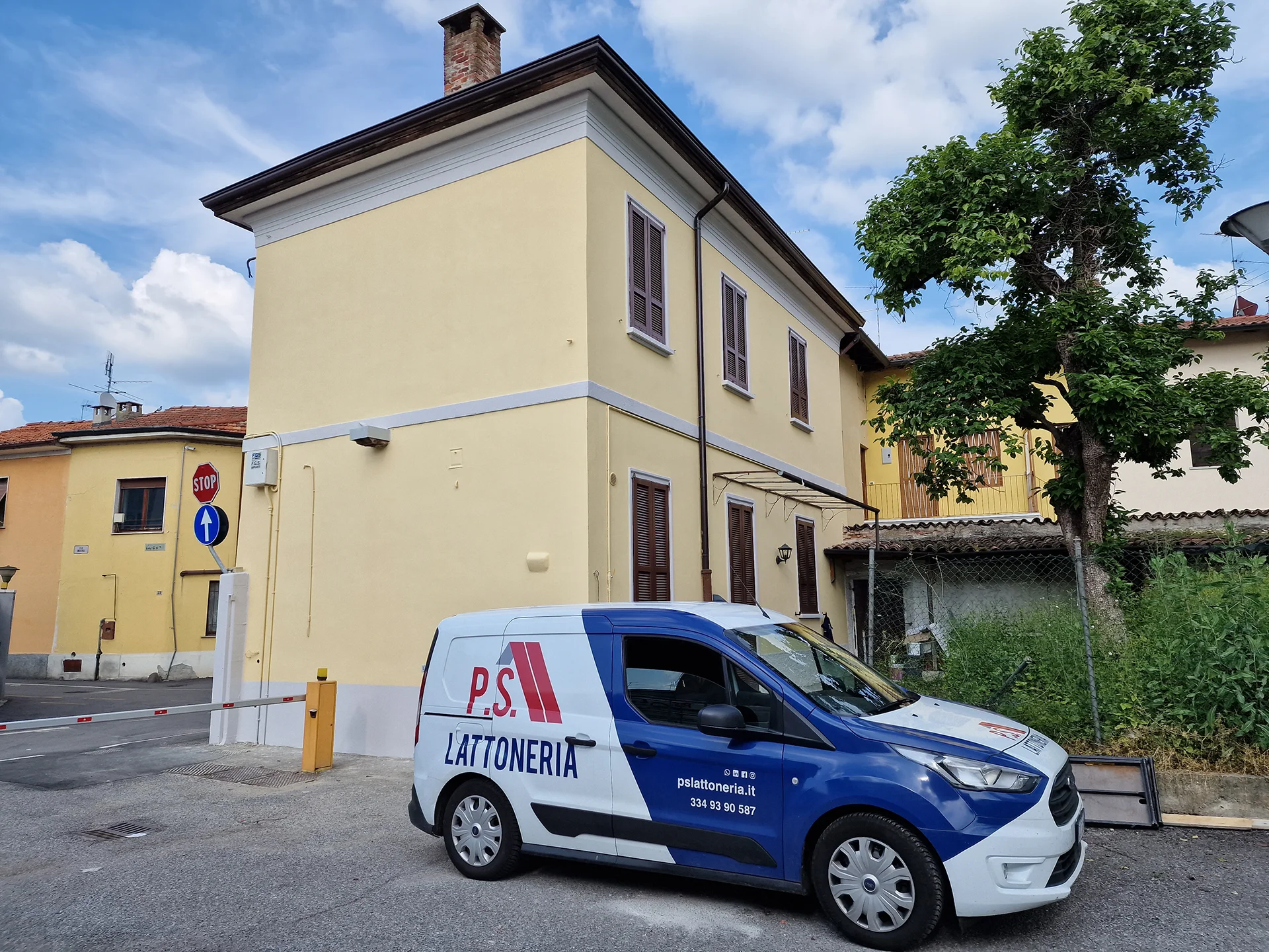Facciata di un edificio ristrutturata da PS Lattoneria