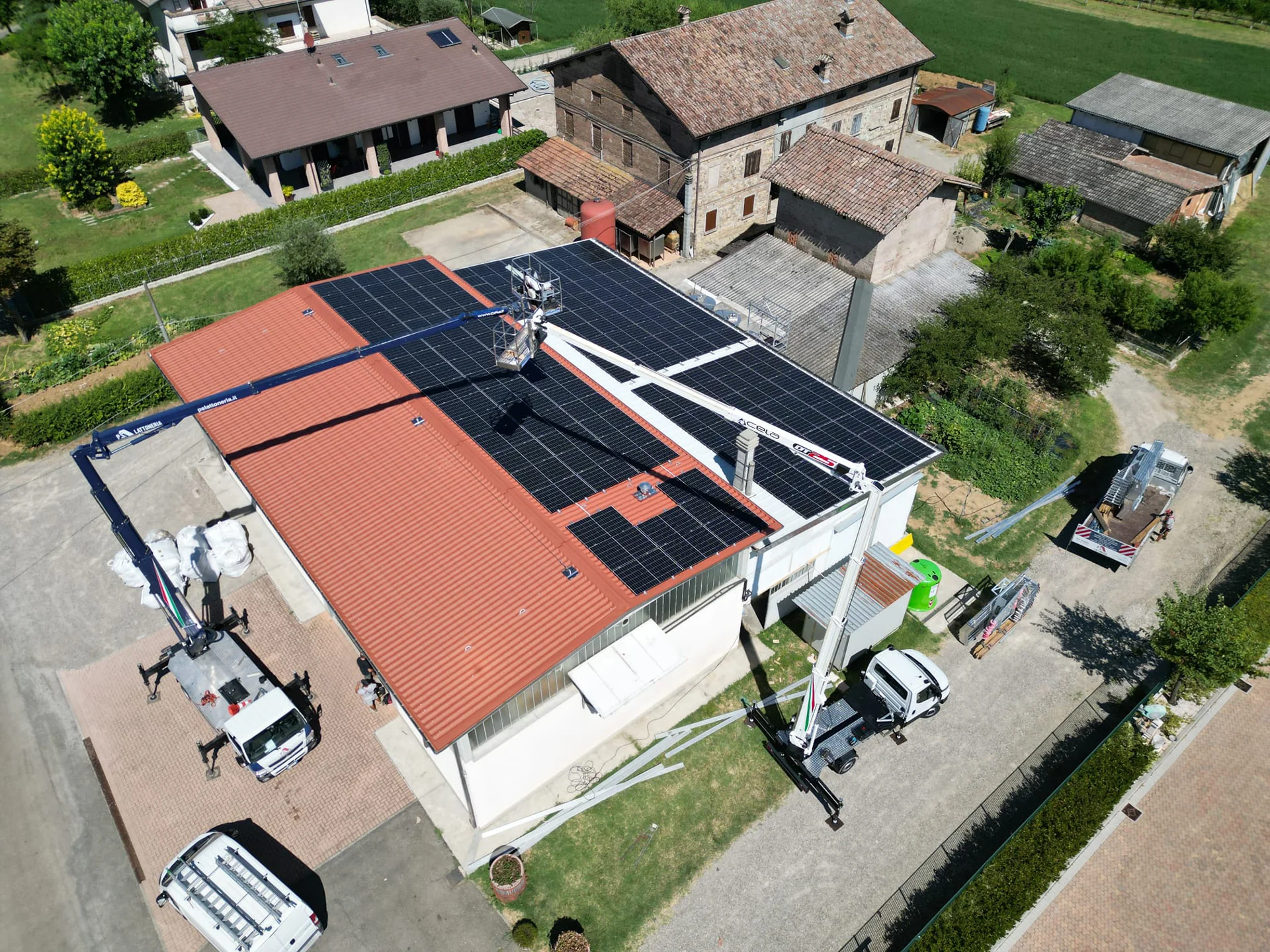 Impianto fotovoltaico installato sulla copertura di un’azienda