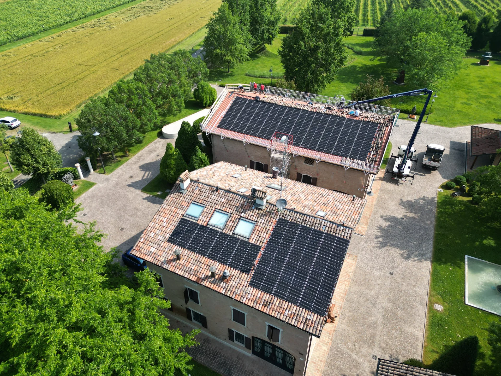 Impianti fotovoltaici installati su coperture residenziali
