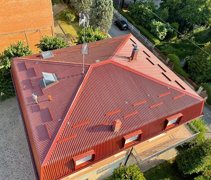 Servizio di lattoneria per costruzioni di PS Lattoneria.